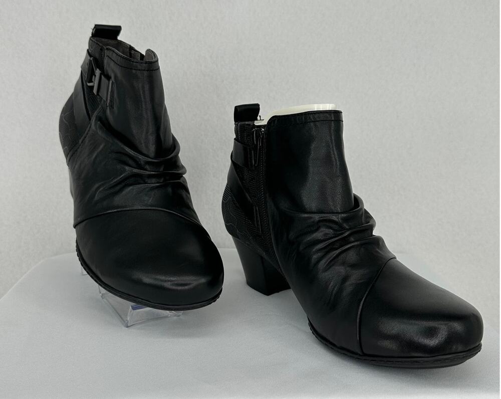 Earth Calgary Halifax Black Leather Side Zip Ankle Bootie 7.5W NWOT